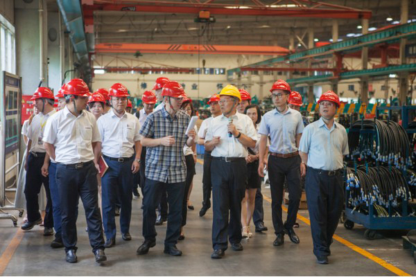 商务部合作司刘民强副司长一行调研山河智能