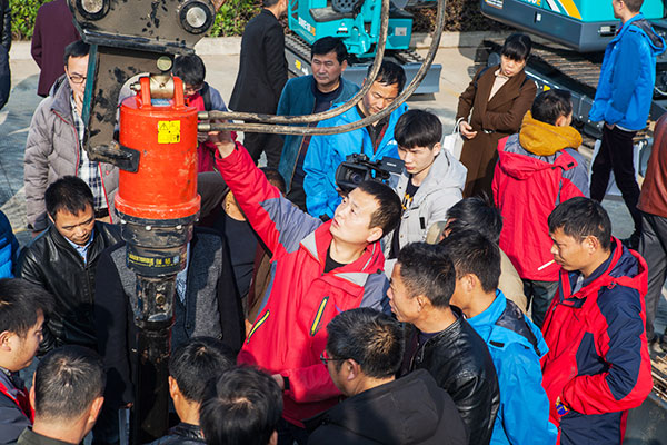 十年相随,成就彼此,来听听山河智能挖掘机客户的真实声音