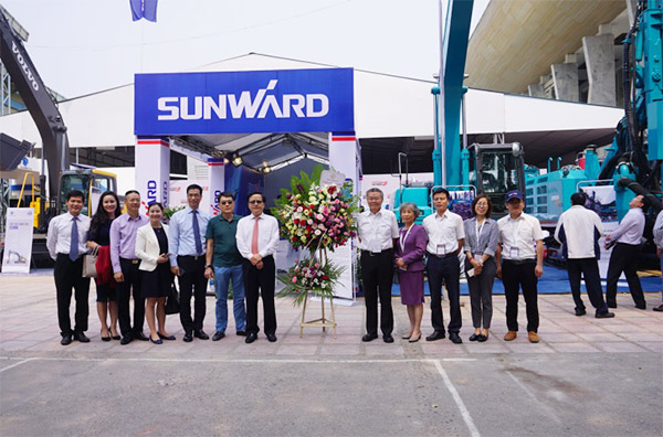 山河智能携全球领先凿岩设备,引爆越南矿业展