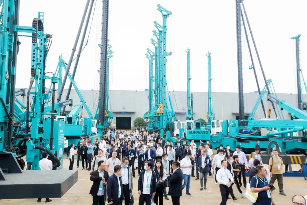 “爆品”出击!山河智能客户交流会签约超8亿元