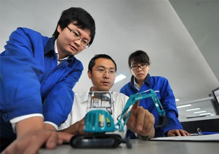 23.jpg 新华社报道:山河智能蝉联全球工程机械50强