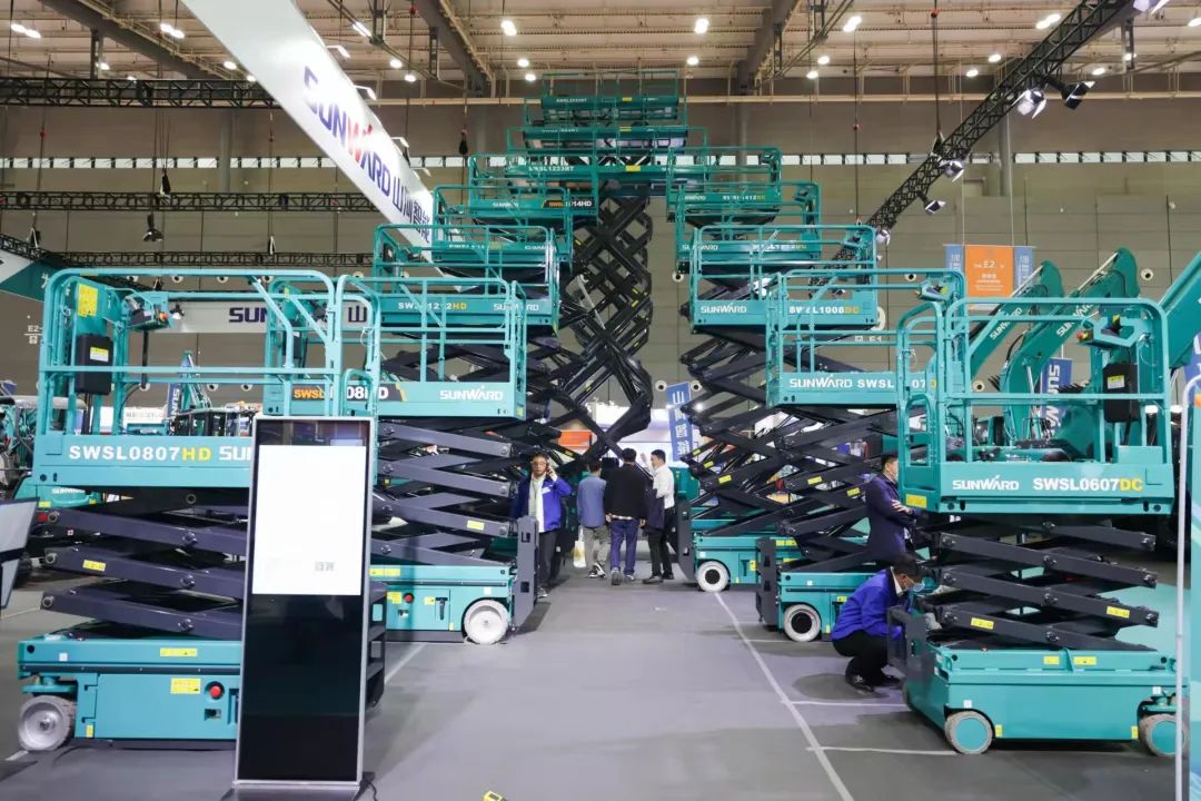 “山河绿”牵手“华为中国红”!山河智能高机设备集群助力华为团泊洼项目