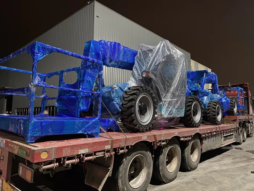 伸缩臂叉装车发往塞尔维亚！山河智能持续助力“一带一路”建设