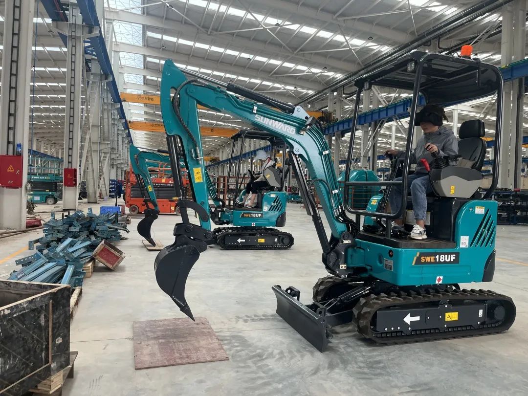 “太绝了!”山河智能代表长沙精彩亮相湖南省第一届职业技能大赛绝技绝活展演