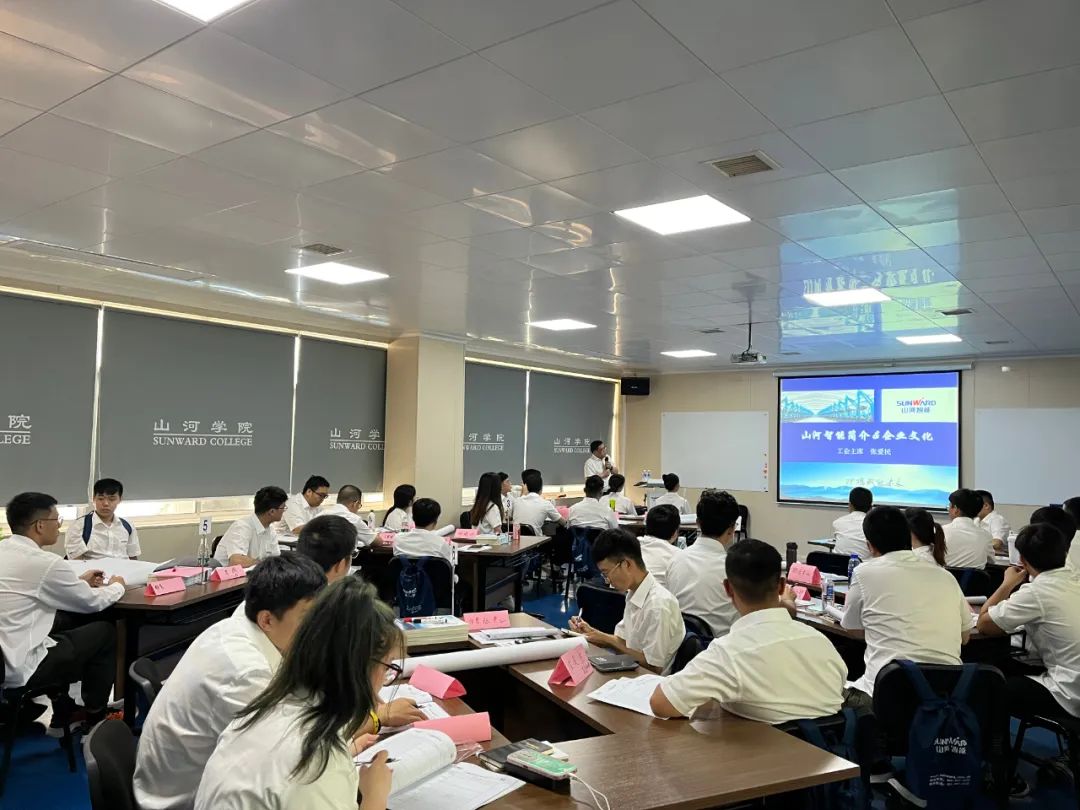 校招 | 盛夏七月,这群“向着太阳奔跑”的少年来山河智能啦!