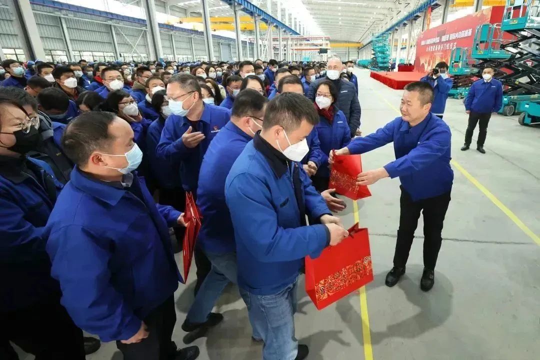 莫道君行早，更有早行人！山河智能癸卯兔年开工大吉