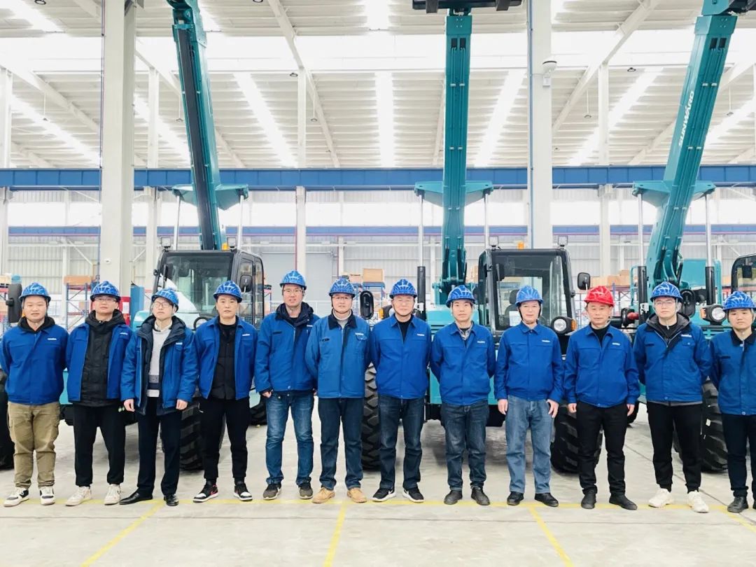 “兔飞猛进”添新品！山河智能两款伸缩臂叉装车同时下线