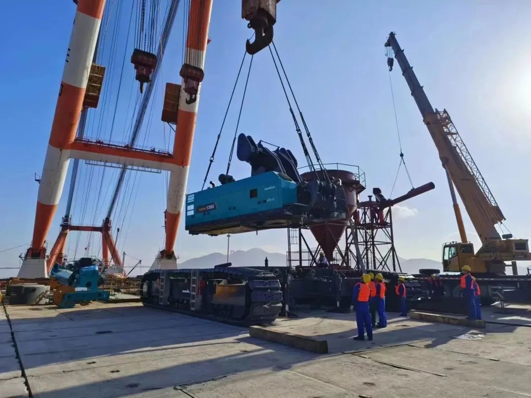 首桩开钻！山河智能超级旋挖实力助建世界最大跨度公铁两用大桥