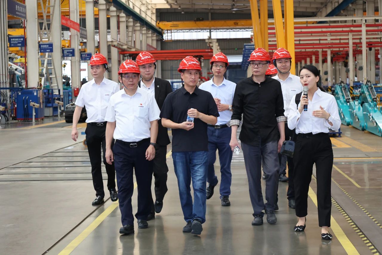 永青科技集团董事长胡晓东带队到访山河智能