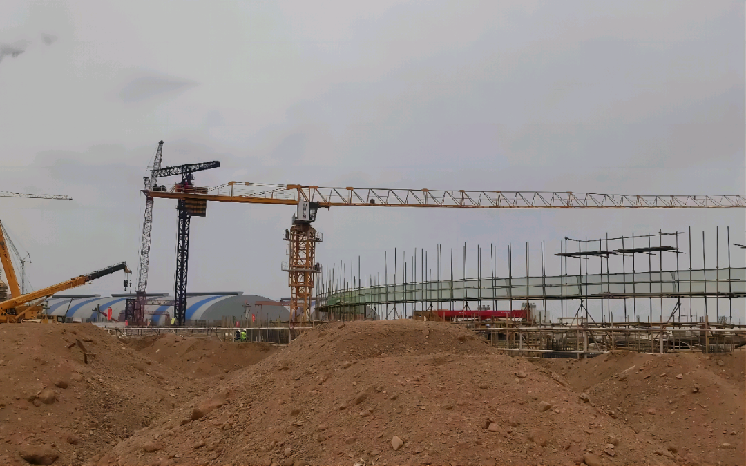 大漠戈壁展雄姿！山河江麓塔机助力常乐电厂项目