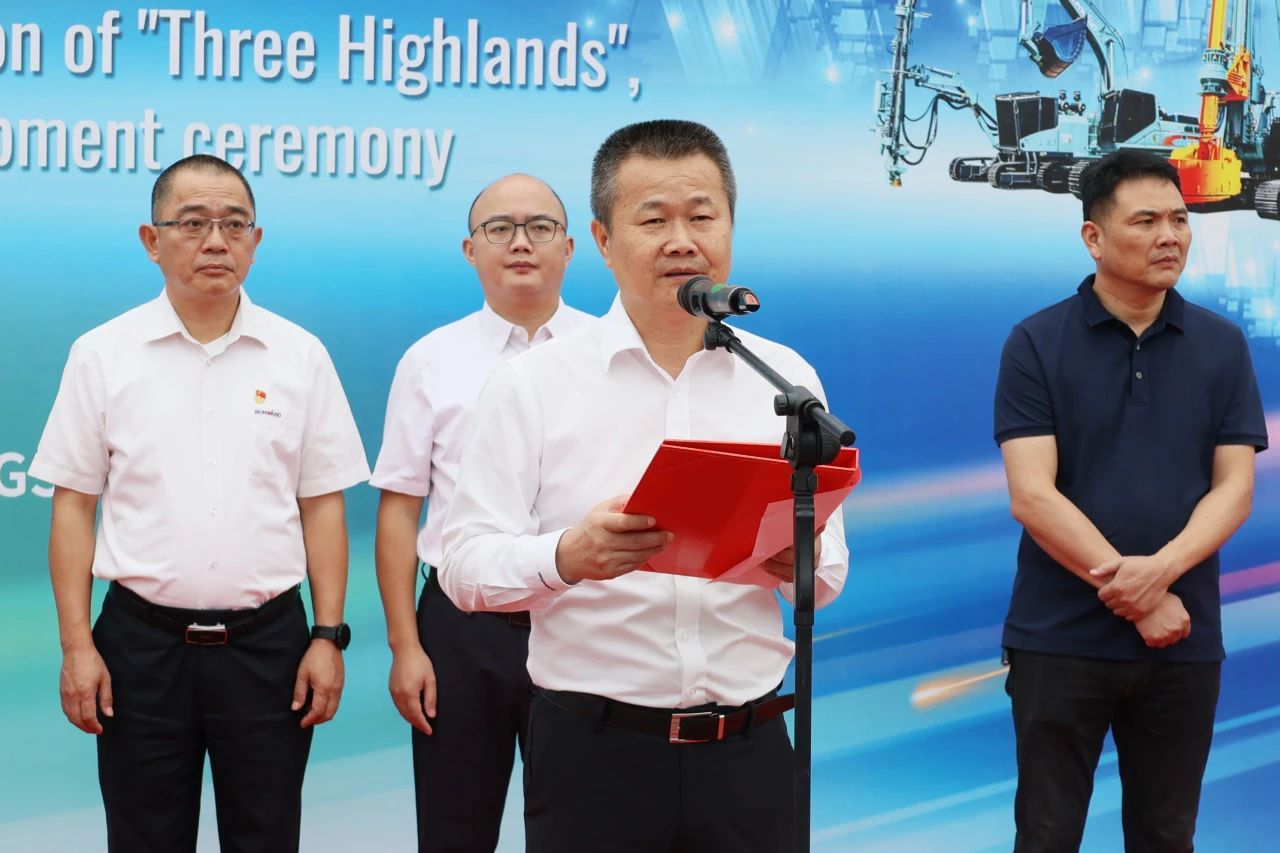 持续进军国际市场！山河智能近百台设备集中发货