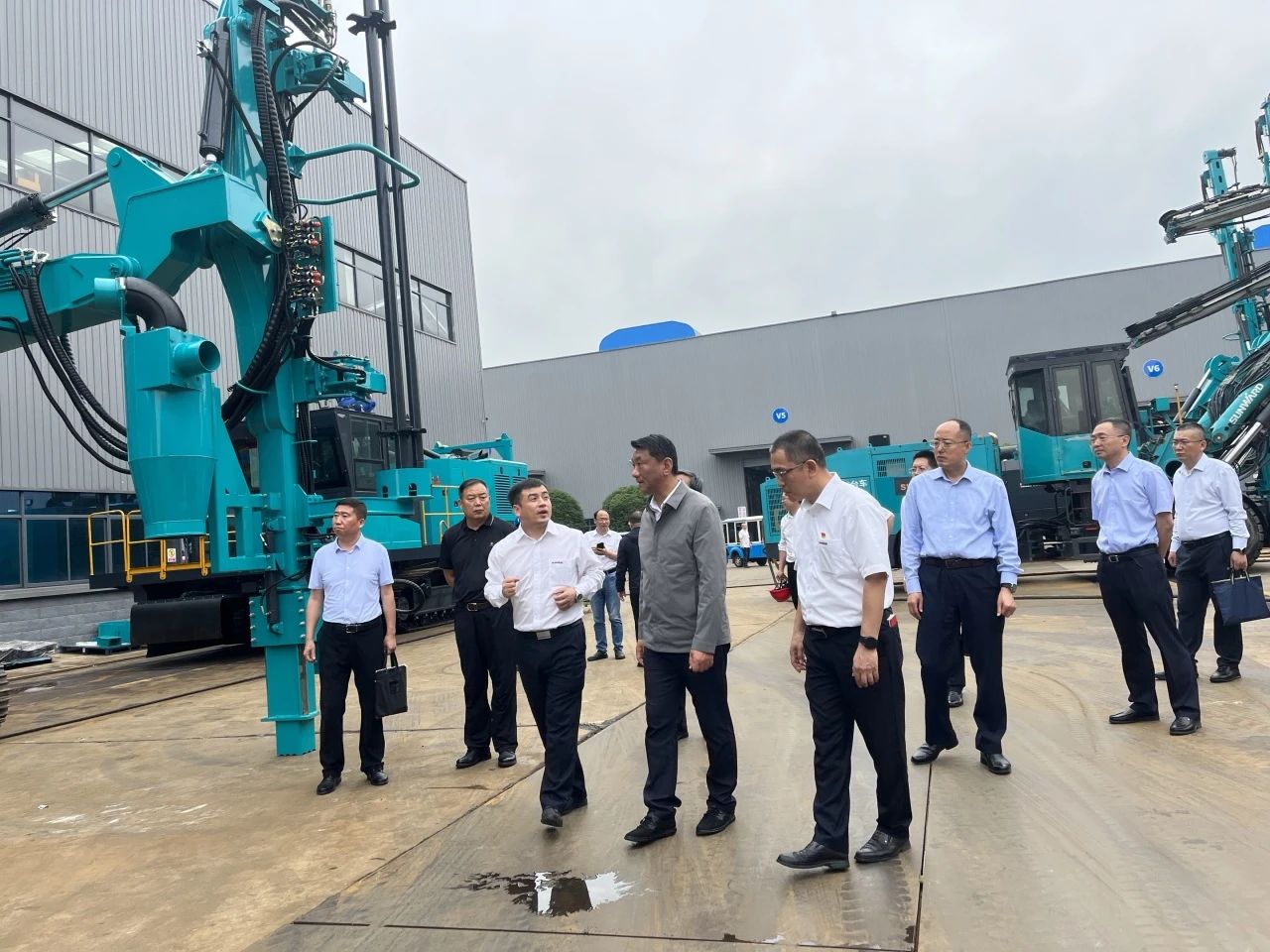 中煤平朔党委书记、董事长陈建一行调研山河智能