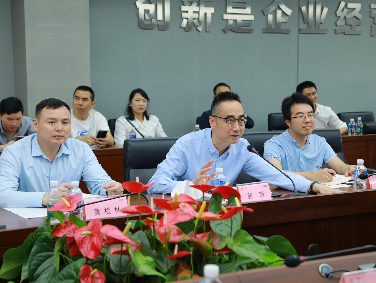 湘潭市工信局带队莅临山河智能开展智能制造现场观摩交流活动