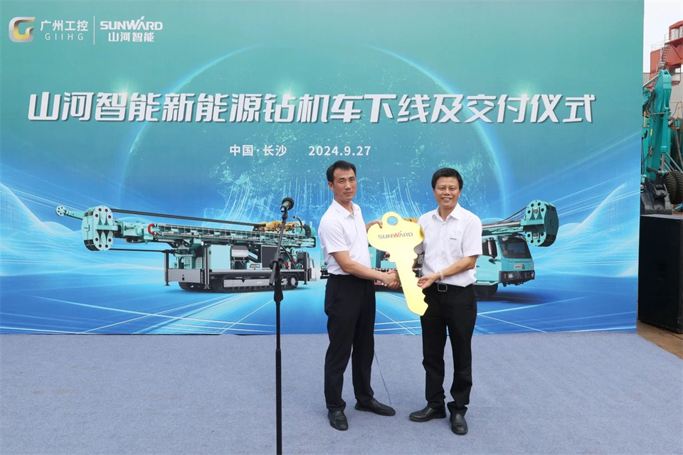 引领绿色科技新篇章！山河智能新能源钻机成功交付