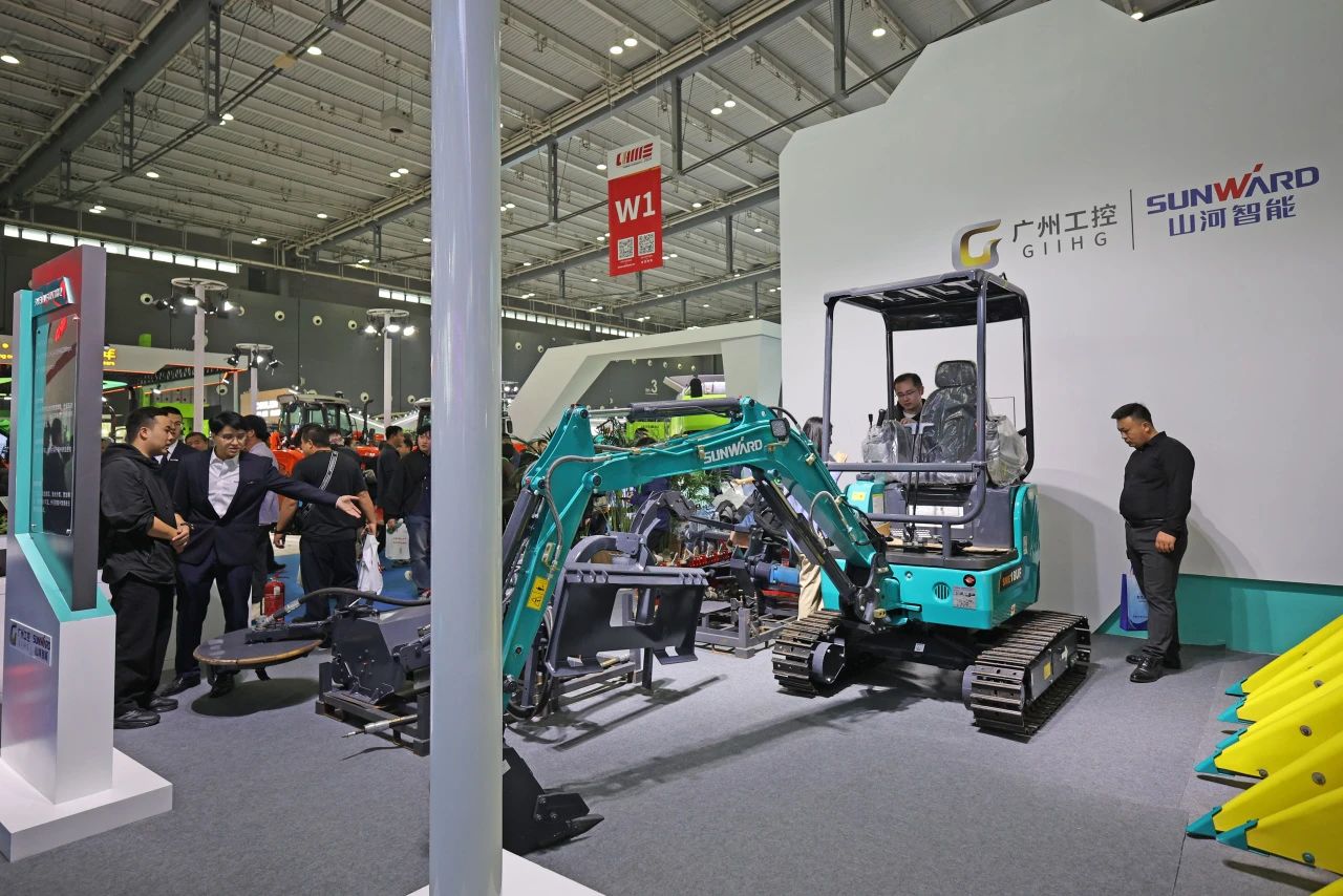 聚焦智能化、无人化！山河智能携多款产品亮相2024中国国际农业机械展