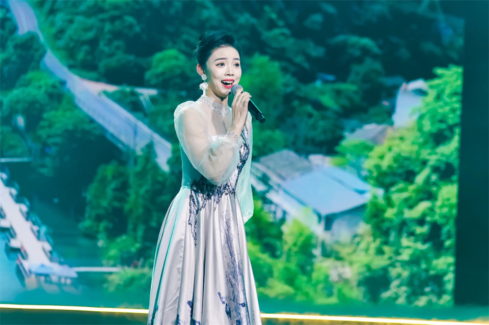 创新引领价值 理想成就未来——庆祝山河智能成立25周年表彰大会暨文艺晚会隆重举行