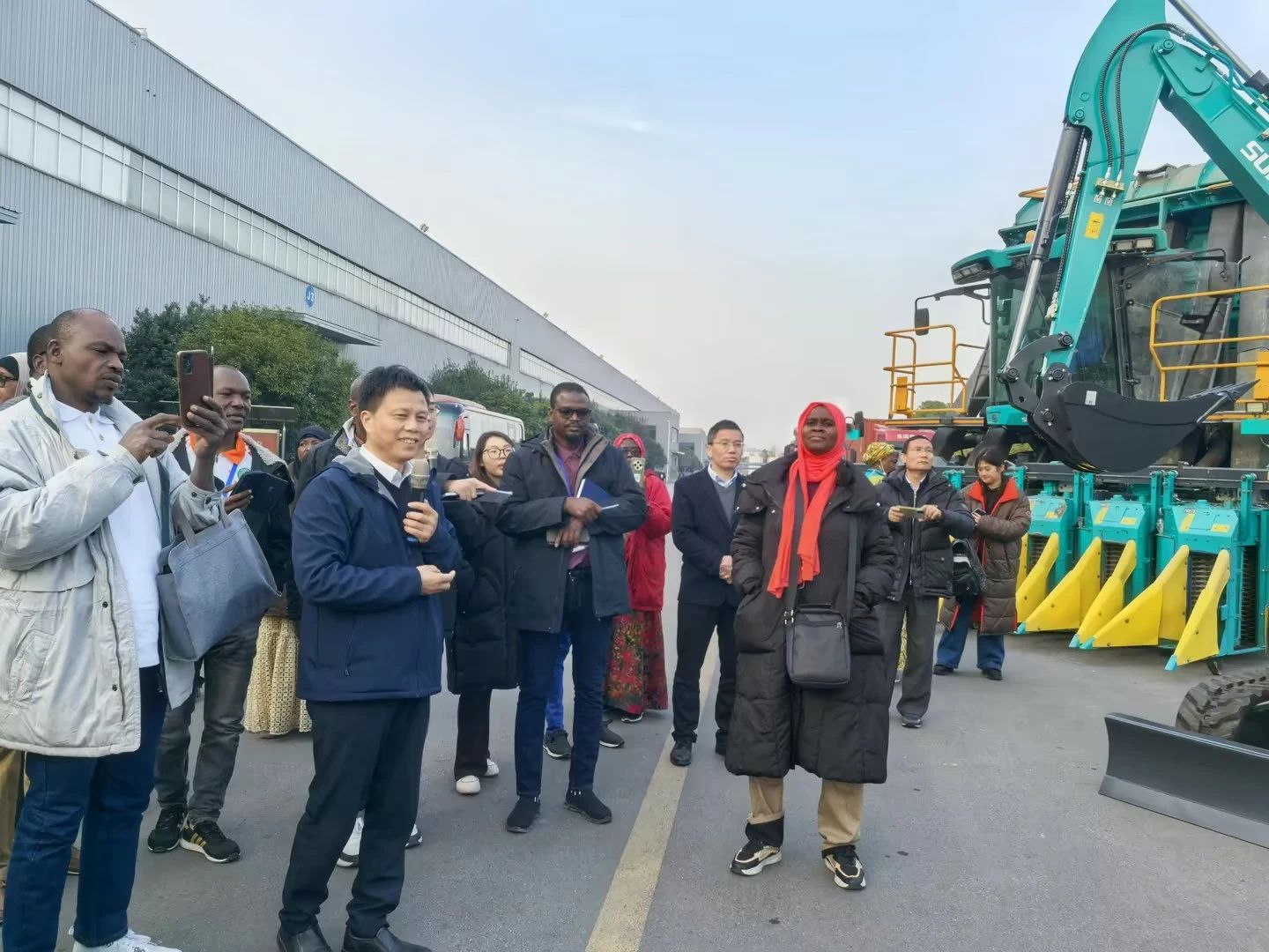 尼日尔农业管理和技术研修班调研山河智能