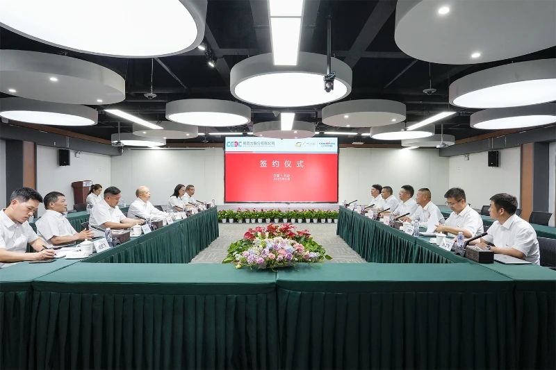 山河智能与易普力公司深化战略合作，共筑混装设备技术转化新标杆