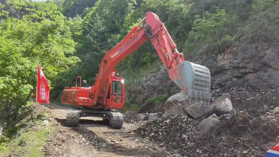 硬核破解“最后一公里”难题,山河智能应急救援设备助力“应急使命·2025”演习!
