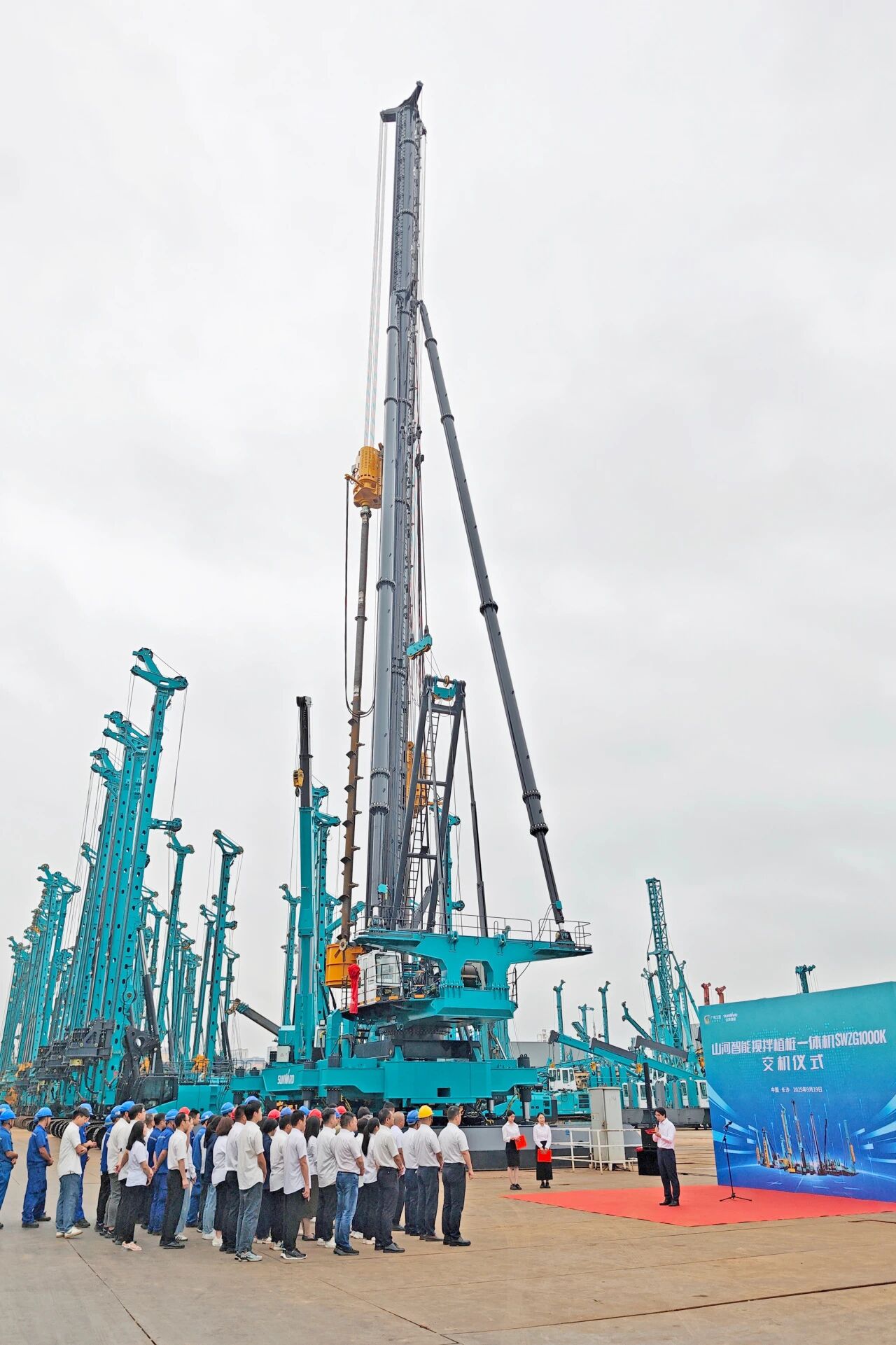 破局深基施工!山河智能搅拌中掘植桩一体机重磅交付