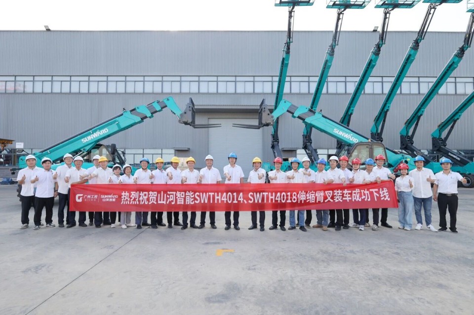 高端机型“双箭齐发”！山河智能两款伸缩臂叉装车成功下线