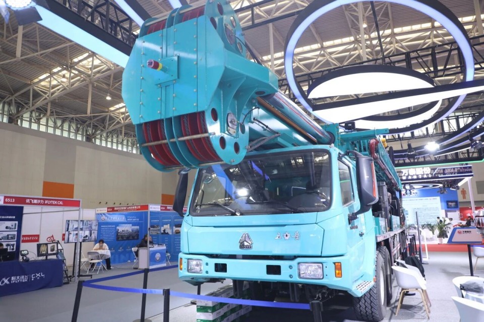 “地勘装备能力提升的重大突破”！山河智能联合中国煤炭地质总局发布T138车载钻机